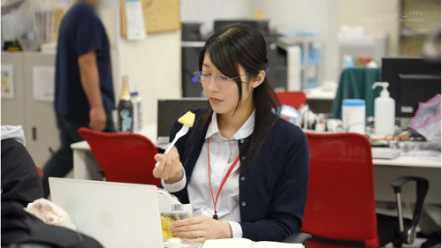 惊！被当做秘密武器的女子社员其实是无码大王！ 