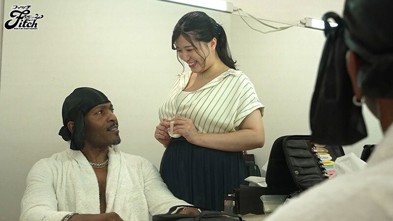 (JUNY-152)黑人解禁！爆乳I罩杯的丰满人妻吃下巧克力棒了！ 