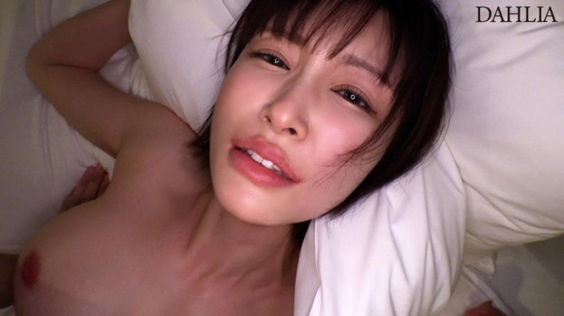 (dldss-393)谜の専属？神乳素人？片商DAHLIA的神Body「角奈保」竟然是她！ ... 
