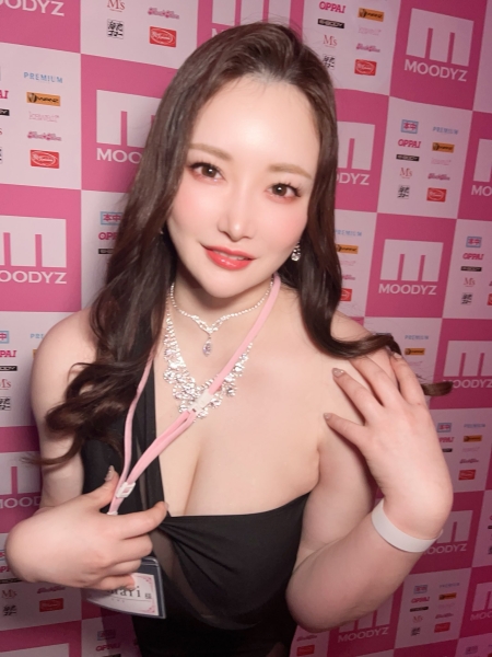 [AD]Foraver No.79 女优摄影会：破纪录的Q罩杯「Himari」 