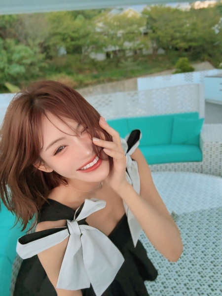 白浜のぞみ(白滨希)为何道歉？因为明日花キララ(明日花绮罗)出招了！ ... 