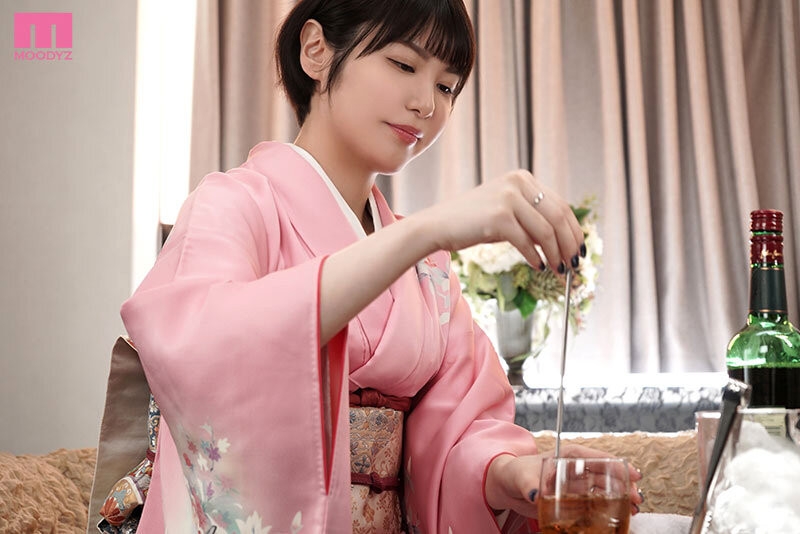 （MIFD -538)在高档酒店上班的小妈咪！她的防线被吉村卓大叔舔破了！ ... 