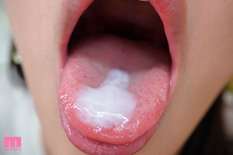 （MIFD -521)画风突变！精明干练的OL竟然是吞精的天才！ 