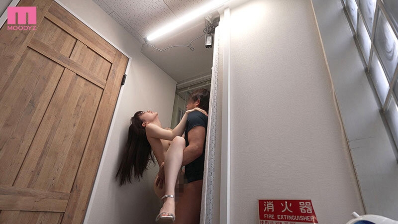 (MIDV-805)被经纪人出卖了！石川澪私底下做爱的模样曝光！ 