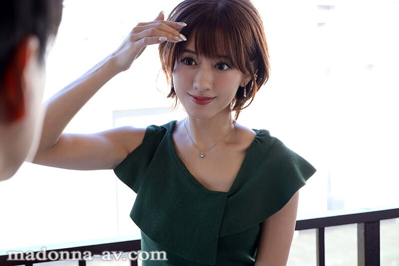(JUQ-671)懦夫救星！微乳刚毛轻熟女的她回来啦！ 