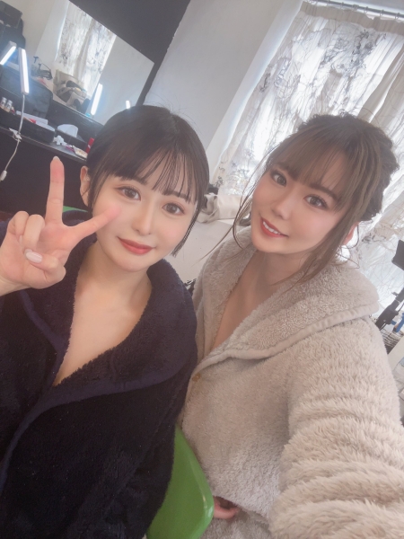 K罩杯正面对决！みなと羽琉(凑羽琉) vs. 神楽ももか(神乐桃果)！ ... 