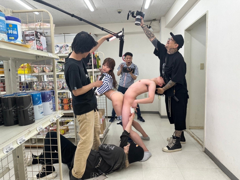 专访AV摄影师：为了一张封面，我要拍那么多照片！ 