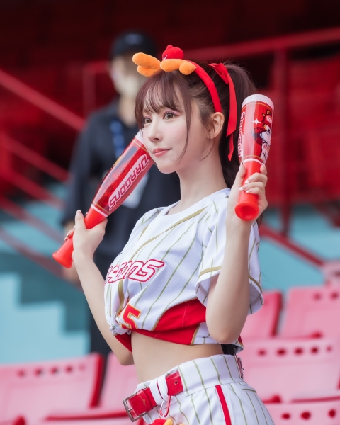 三上悠亜开球惹风波！日本意见两极、暗黑界的人这么看⋯ 