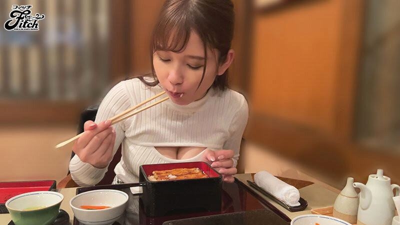 饥饿难耐的她,来几根就吞几根! 