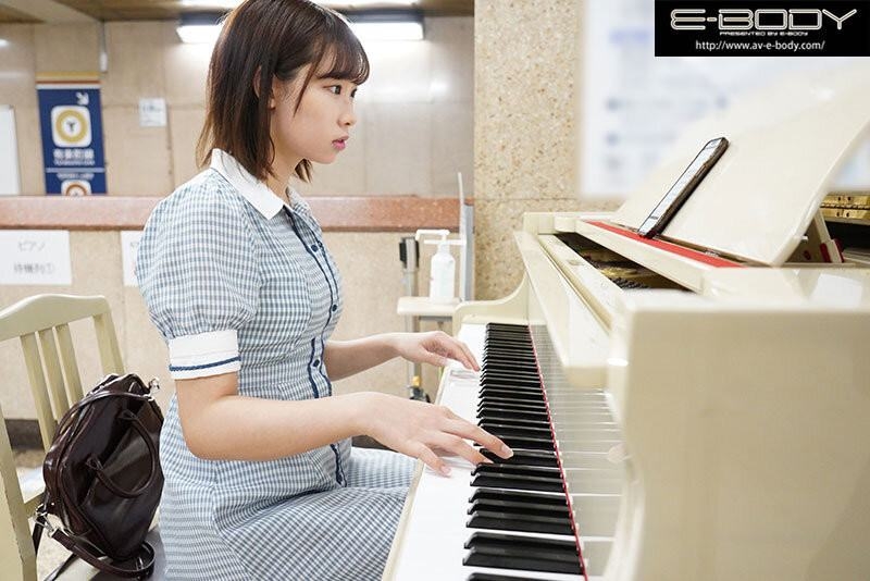 (EBWH-026)170公分F罩杯！童颜美乳美巨尻！表面清纯内心淫荡的她靠拍AV做自己！ ... 
