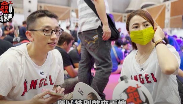 竟然就在TRE展场当场随机找油腻男吸起来了... 