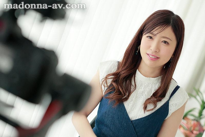 哪泥？那位爱笑的校花竟然出道前就被无码卖家捕获了！ 