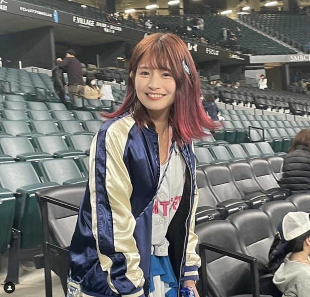 什么？那位被镜头捕捉到看棒球的美女竟是AV女优？ 