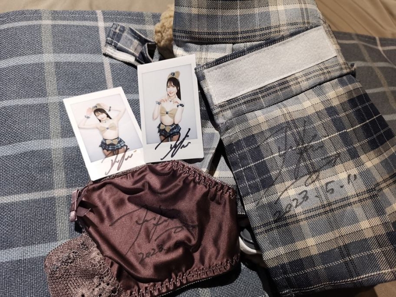 摄影会结束后⋯香水じゅん(香水纯)哭了 X 摄影会演出服饰贩售、一件不留！ ... ... ... 