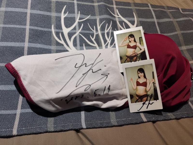 摄影会结束后⋯香水じゅん(香水纯)哭了 X 摄影会演出服饰贩售、一件不留！ ... ... ... 