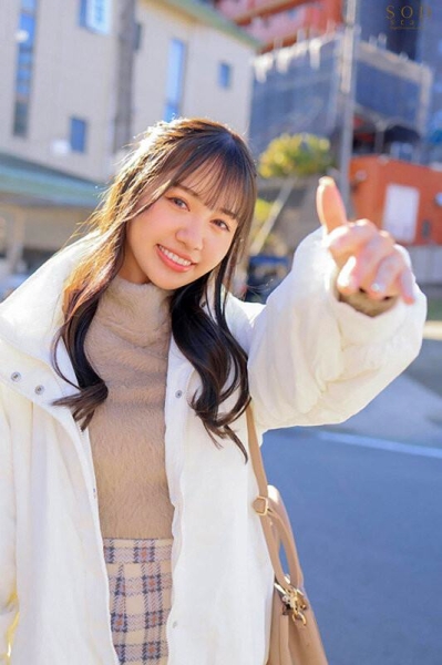 (STARS-837)男优过于鸡动了⋯巨乳萝莉的她意外地被中出了！ 