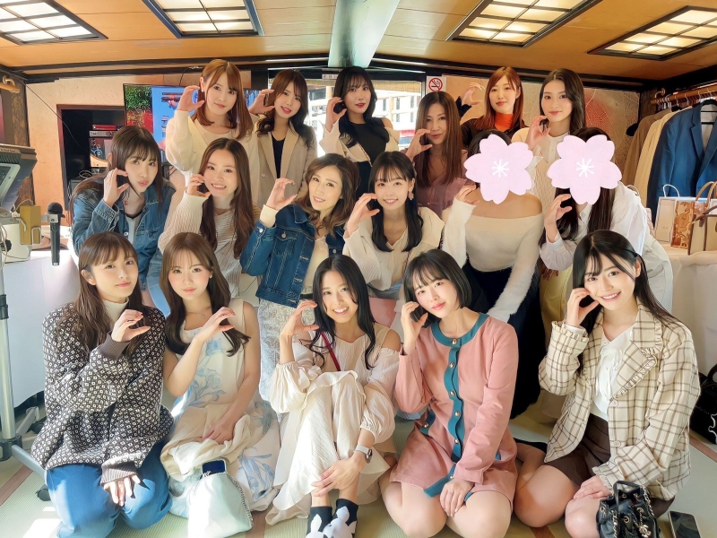 C-More女优总动员、一张照片说明四件事！ 