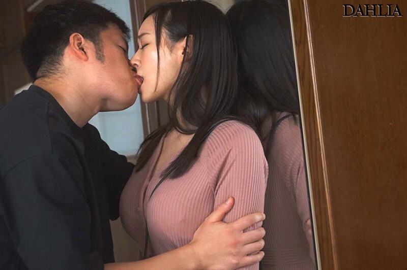 用人体精华液塞爆已婚千金小姐的嘴! 