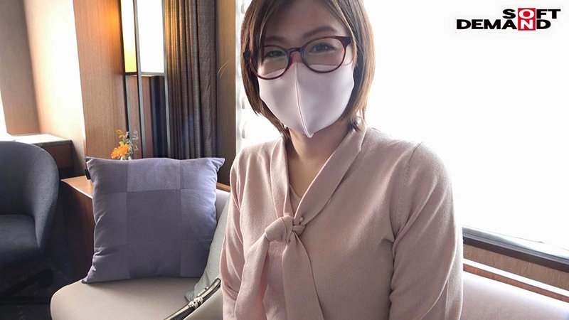 拔掉眼镜摆脱罪恶感！小学老师石井江梨子只想追求肉体欢愉！ ... 