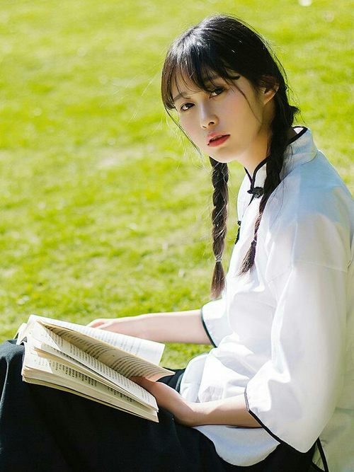 探索户田真琴：日本娱乐圈的璀璨之星