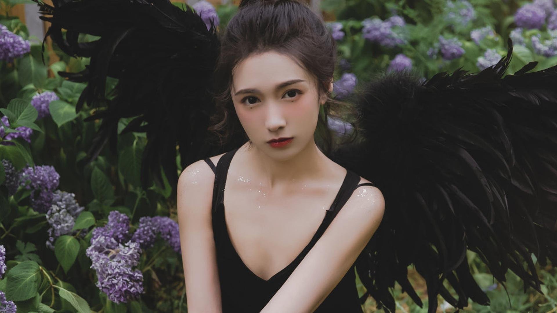 稻場流花：这位女演员为何如此迷人？
