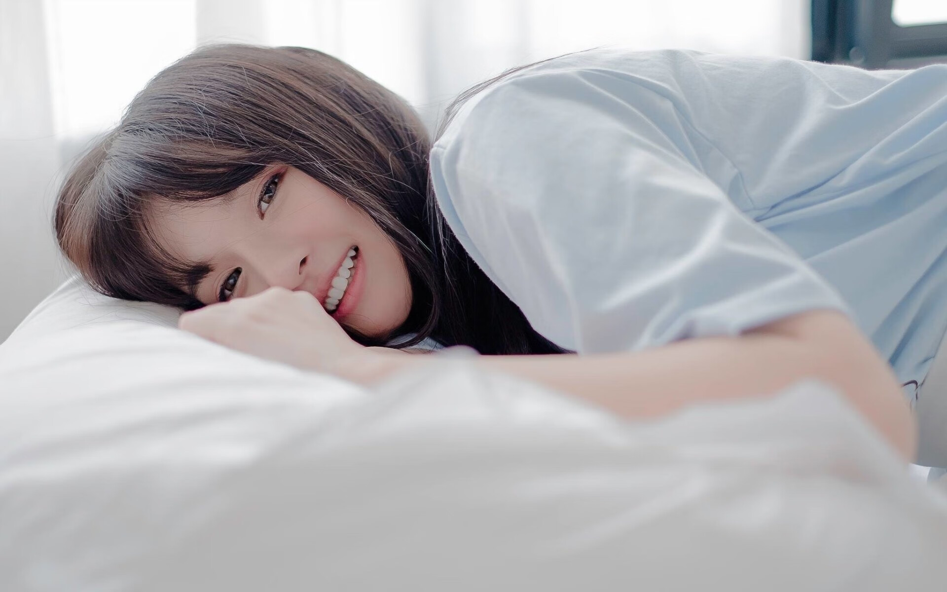 桐嶋莉乃：从影视圈新星到时尚潮人，她的多面魅力令人着迷