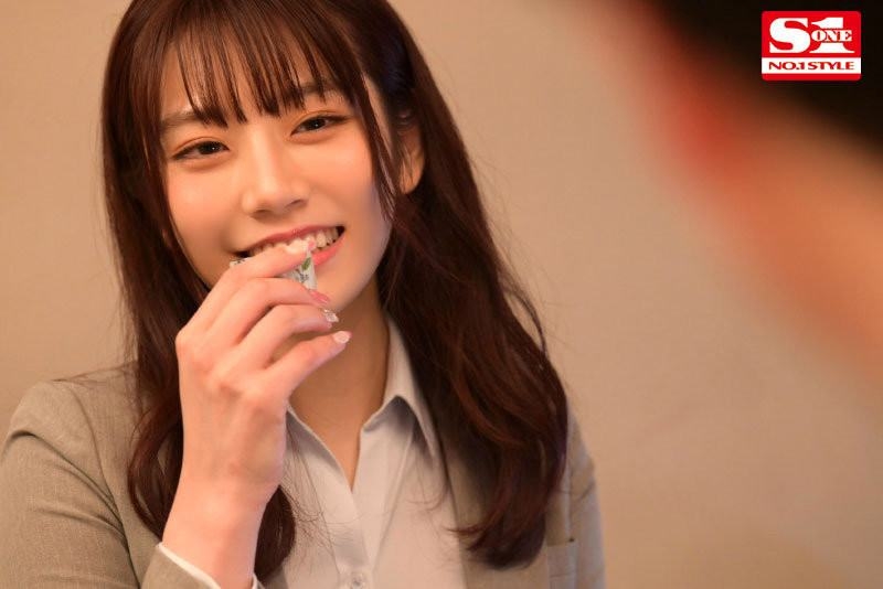 她被最恶烂的男同事开发成&quot;无禁忌女孩&quot;! 