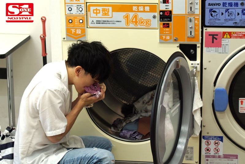 她被最恶烂的男同事开发成&quot;无禁忌女孩&quot;! 