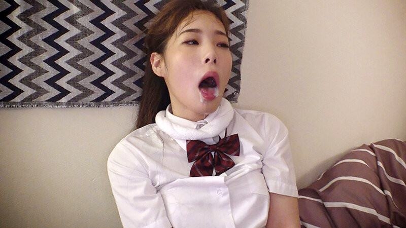 不用说她那对巨乳,她光用小拇指就能让你魂飞精散!! 