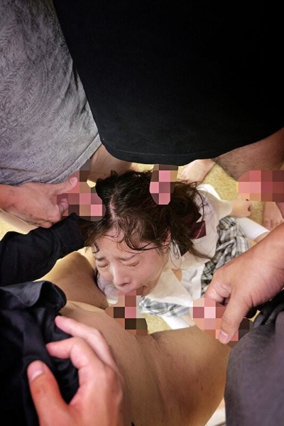 不用说她那对巨乳,她光用小拇指就能让你魂飞精散!! 
