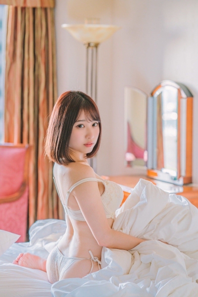 童颜巨乳安达夕莉：妈妈说有要事相谈，该不会⋯我拍AV被抓到了吧？ ... 