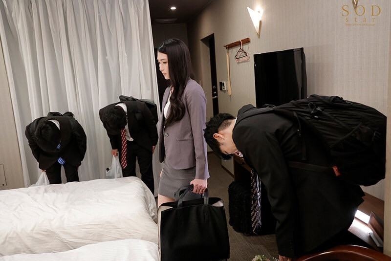 (STARS-723)出差系列又进化！本庄铃辣手摧菊花！ 