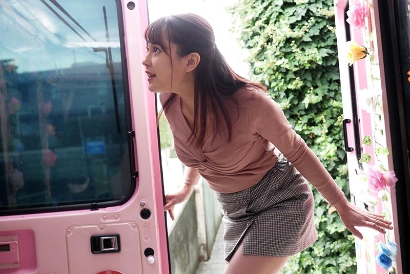 趁就职前疯狂一下⋯G奶美艳大学生上了魔镜号大战吉村卓 