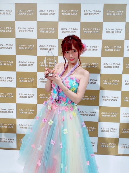 AV金钟奖终于开奖！得到最大奖的竟然是拉面店老板娘？ 