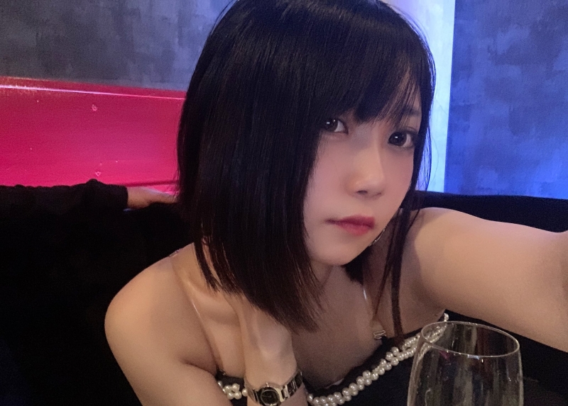 抓到了！那个拍无码、又刺青又裂舌还一堆割腕伤痕的女孩竟然是网红！ ... 