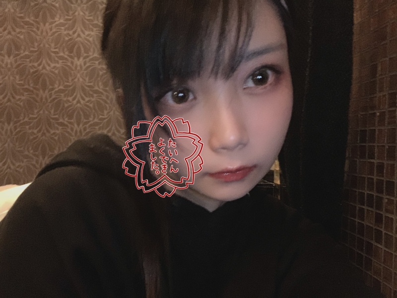 抓到了！那个拍无码、又刺青又裂舌还一堆割腕伤痕的女孩竟然是网红！ ... 