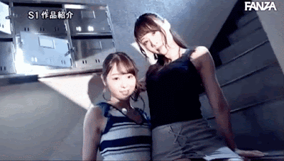两个女优一起感谢你！打开门的你敢泄吗？ 
