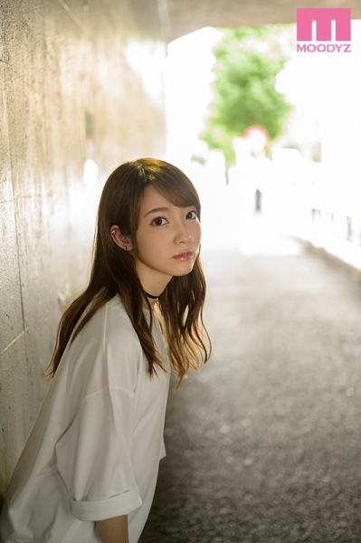 AV也是创作的一环！雨宫もな的迷你Body和未成熟美鲍被毛豚蹂躏！ ... ... 