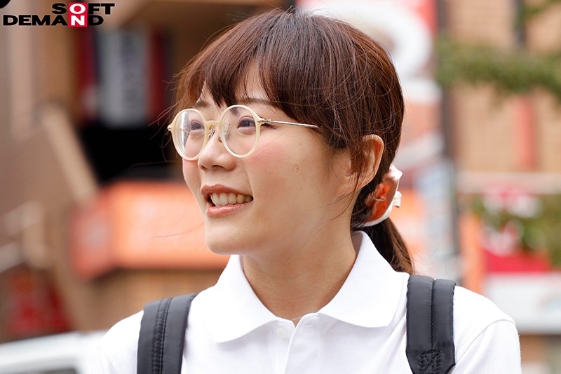 丑小鸭变天鹅！那位貌不惊人却搞了很多男人的眼镜妹真面目是？ ... 