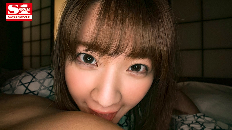 不用剧本！兽性暴露！鹫尾めい在温泉生吞男优！ 