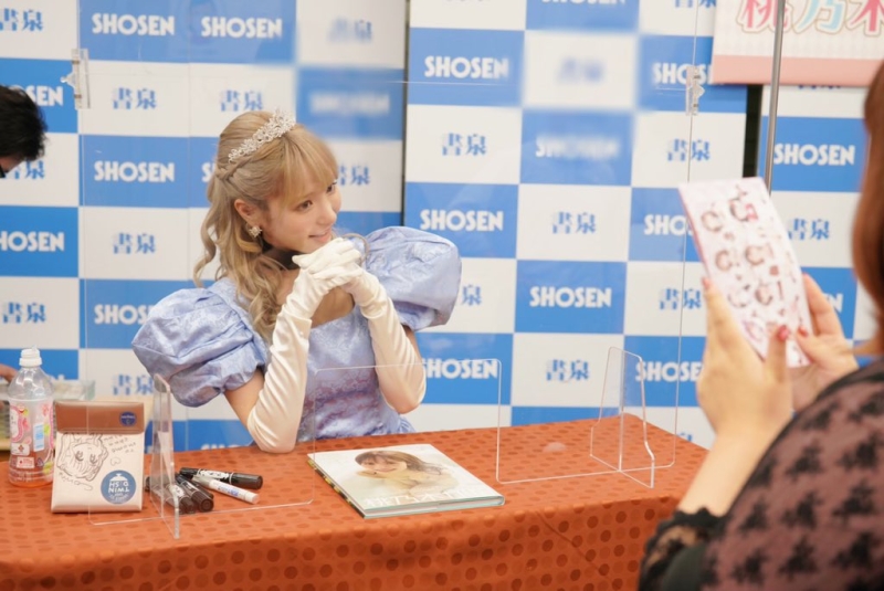 实体活动再开！桃乃木かな的活动长这样⋯ 
