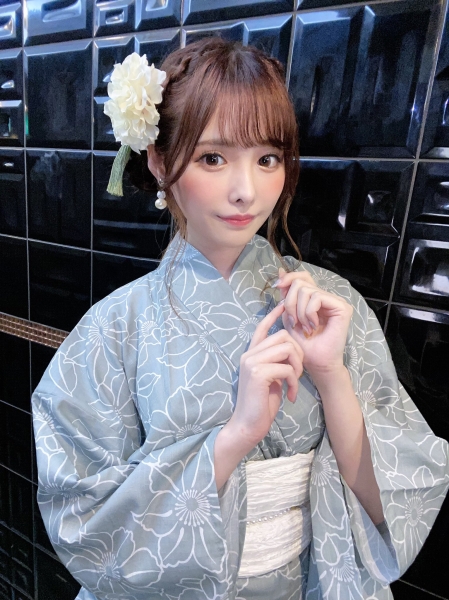 周遭都是怪叔叔⋯AV女粉画出自己的忧郁！ 