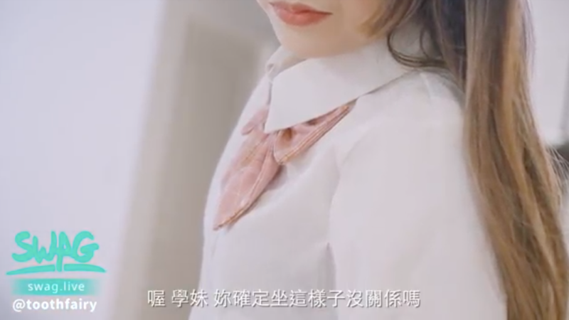 萝莉学妹的诱惑！老实学长一秒变野兽！ 