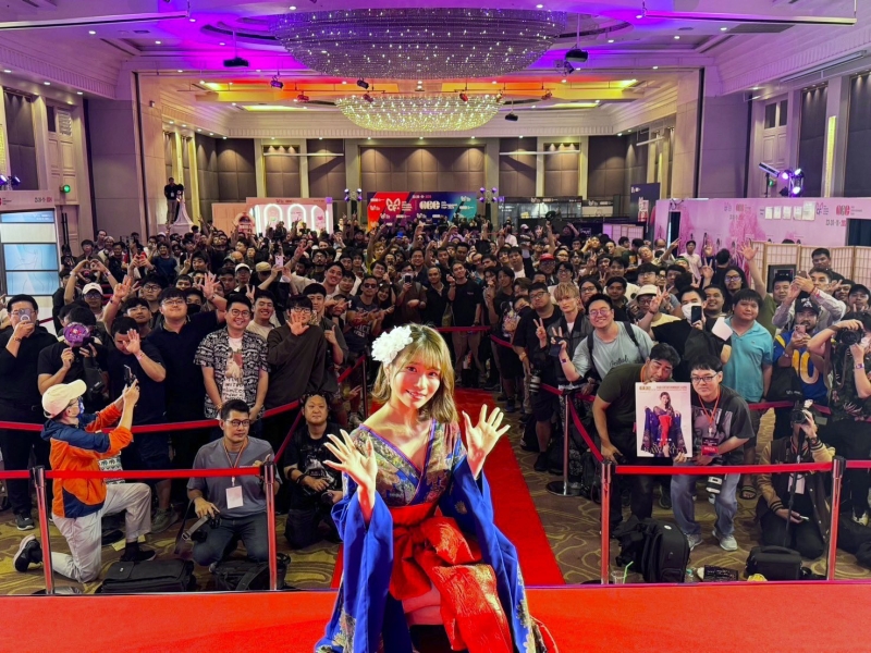 【速报】蜘蛛骑乘位！超露骨淫语！水中抽插秀！河北彩伽有了生涯最痴女的演出！ ... 