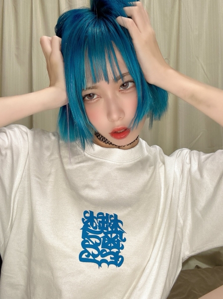 【速报】把头发染成绫波レイ(绫波零)后⋯出道11年的她引退往下一站大步走！ ... 