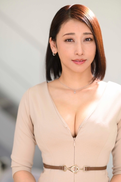 (JUQ-833)高手中的高手！她是主妇界の最高峰！ 