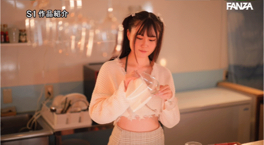(SONE-282)神秘的咖啡厅偶像！细腰F奶超潮吹！水乃なのは(水乃菜乃华)、AV解禁！ ... ... 