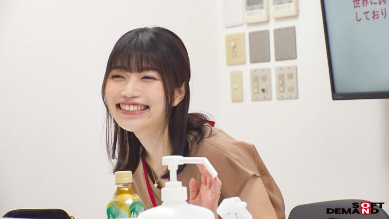 大家都想看她脱！人气第一的女子社员被SOD推去拍A片了！ 