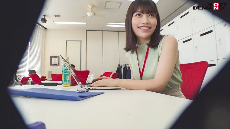 大家都想看她脱！人气第一的女子社员被SOD推去拍A片了！ 