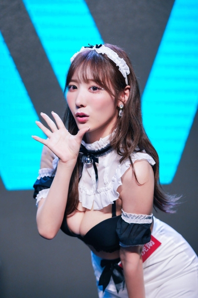 TRE2023日记(11)：小宵こなん(小宵虎南)的BlackPink星巴克限量杯 